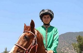 İsmail Mert Yıldırım, boş arazideki parkurda...