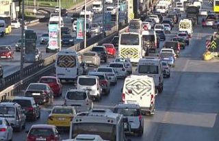 İstanbul’da iş çıkışında trafik yoğunluğu...