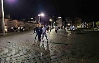 İstanbul’da şimşekler geceyi aydınlattı