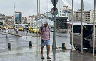İstanbul’da yağmur etkili oldu: Taksim Meydanı...