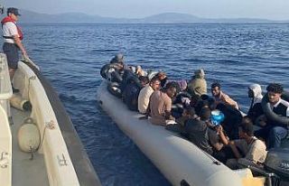 İzmir açıklarında 42 düzensiz göçmen yakalandı