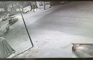 Kamyonet otomobille kafa kafaya çarpıştı: 1’i...