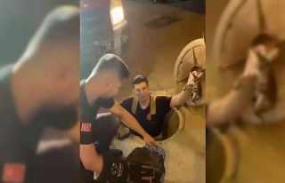 Kanalizasyonda mahsur kalan kedi böyle kurtarıldı