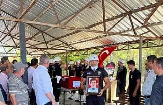 Kansere yenik düşen polis, gözyaşlarıyla uğurlandı