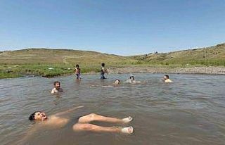 Kars’ta termometreler 34 dereceyi gördü: Çocuklar...