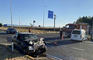 Kastamonu’da hafif ticari araç ile otomobil çarpıştı:...