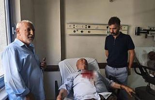 Kavgayı ayırmak isteyen imam darbedildi