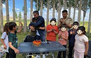 Kaymakam Mahir’den ’Sen Gül Dünya Gülsün’...