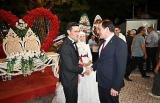 Kaymakam Türker, çalışma arkadaşının düğün...