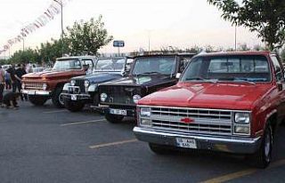 Kayseri’de klasik otomobiller sahne aldı