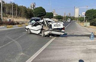 Kazada Fiat marka otomobil hurdaya döndü, sürücüsü...