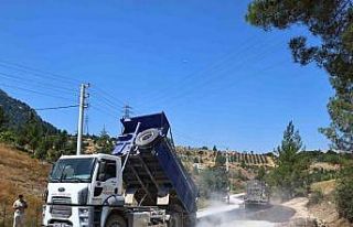 Kemer Ovacık Mahallesi’nin 3.5 kilometrelik yolu...