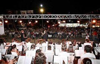 Kemer’de sokak hayvanları yararına ikinci konser