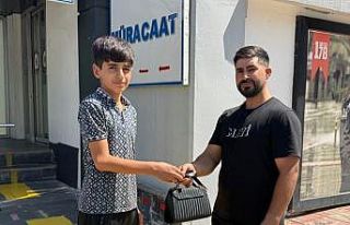 Kendisi küçük, yüreği büyük