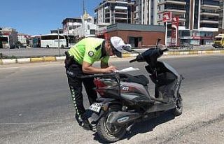 Kilis’te otomobil motosiklete çarptı: 2 yaralı