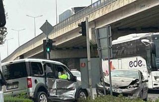 Kırmızı ışık ihlali kaza yaptırdı: 1 yaralı