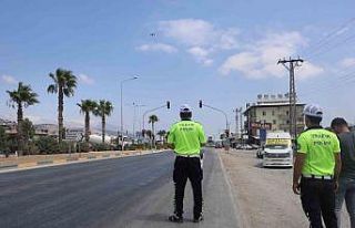 Kırmızı ışıkta durmayarak polisin dron kamerasına...