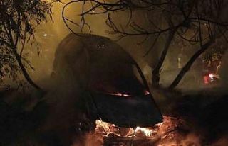 Kızına hediye aldığı otomobil yandı