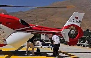 Kolu kırık hasta ambulans helikopter ile Van’a...