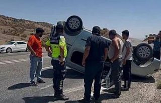 Kontrolden çıkan araç devrildi, emniyet kemeri...