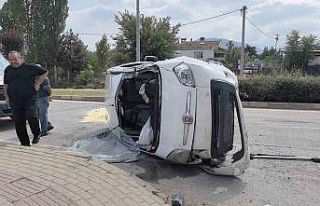 Kontrolden çıkan araç taklalar attı, 2 kişi yaralandı