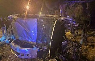 Kontrolden çıkan otomobil taklalar atıp ağaca...