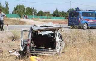 Konya’daki hafif ticari araç kazasında 2 kişi...