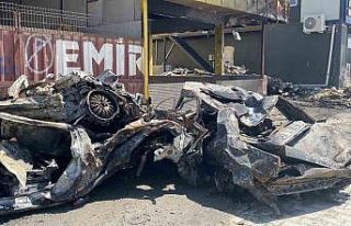 Korku dolu anlar: İşyeri ve hurda araçlar alevlere...