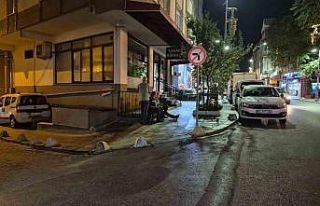 Küçükçekmece’de kız arkadaşıyla yürüyen...