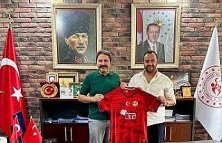 Kulüp yönetiminden Gençlik ve Spor İl Müdürü...