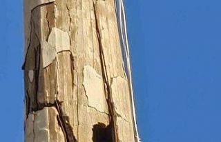 Kurtalan Ulu Cami minaresinde tehlike arz eden çatlaklar...