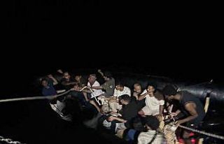 Kuşadası açıklarında 18 düzensiz göçmen yakalandı