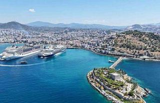 Kuşadası’na 5 kruvaziyer 10 bin 916 turist getirdi