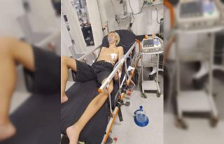 Kuşadası’nda gaspçılar çocuğu sırtından...