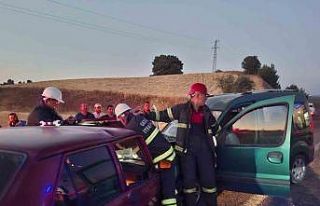 Kütahya’da 2 araç kafa kafaya çarpıştı: 2...