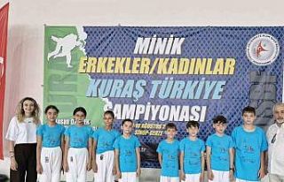 Kütahyalı minik kuraşçılardan gururlandıran...