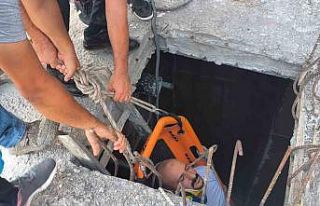 Kuyuda mahsur kalan yaralı çalışanı itfaiye ekipleri...