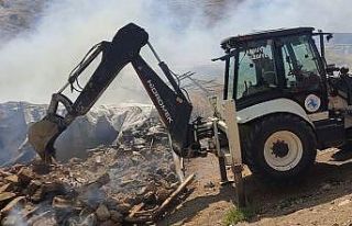 Malatya’da ahır yangını: 10 küçükbaş hayvan...