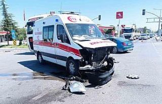 Malatya’da kaza ihbarına giden ambulans kaza yaptı