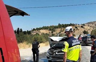 Malatya’da otomobil ile çapa motoru çarpıştı:...