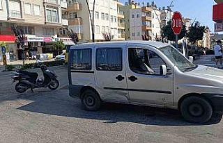Manavgat’ta motosiklet ile hafif ticari araç çarpıştı:...