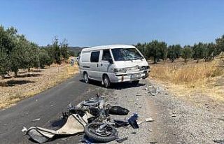 Manisa’da motosiklet araçla kafa kafaya çarpıştı:...