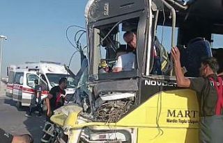 Mardin’de halk otobüsü ile tır çarpıştı:...