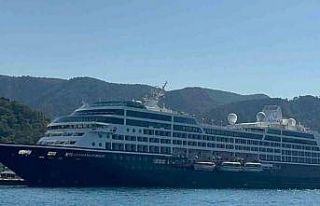 Marmaris’e iki dev yolcu gemisi geldi