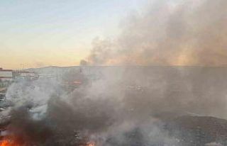 Mega Sanayi Sitesi çöplüğünde yangın