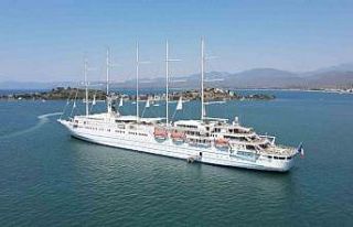 Mega yelkenli yolcu gemisi "Club Med 2"...