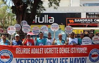 Memur Sen Antalya’da çadır kurup eylem yaptı