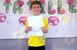 Mermer yüklü kamyon devrildi, sürücünün 7 yaşındaki...