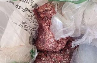 Mersin’de bir markette bozulmuş et ele geçirildi