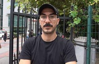 Mersin’de girişi ücretli hale getirilen halk plajında...